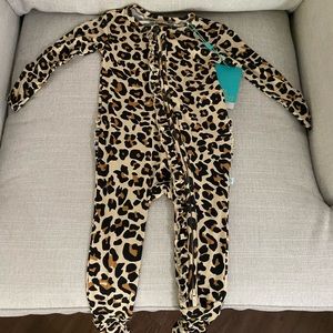NWT beautiful 9-12 month Posh Peanut footie!
